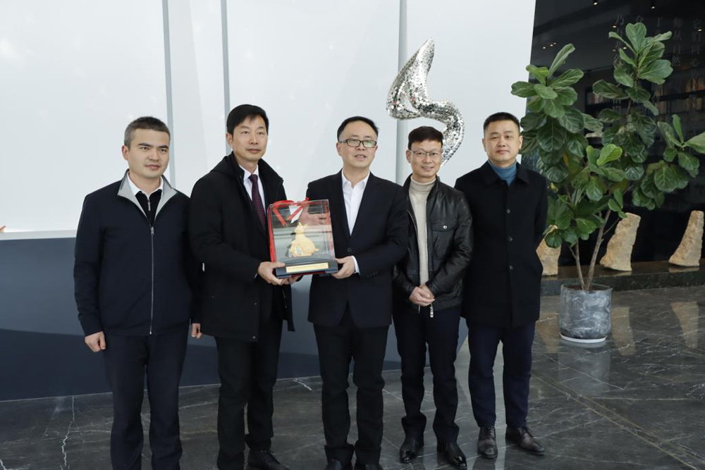 樂清市人民政府戴旭強(qiáng)市長(zhǎng)一行蒞臨我司開展“樂商之春”慰問